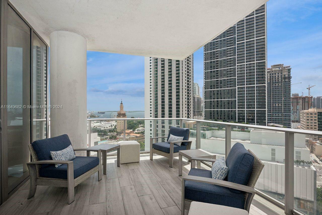 Property Photo:  851 NE 1st Ave 1711  FL 33132 