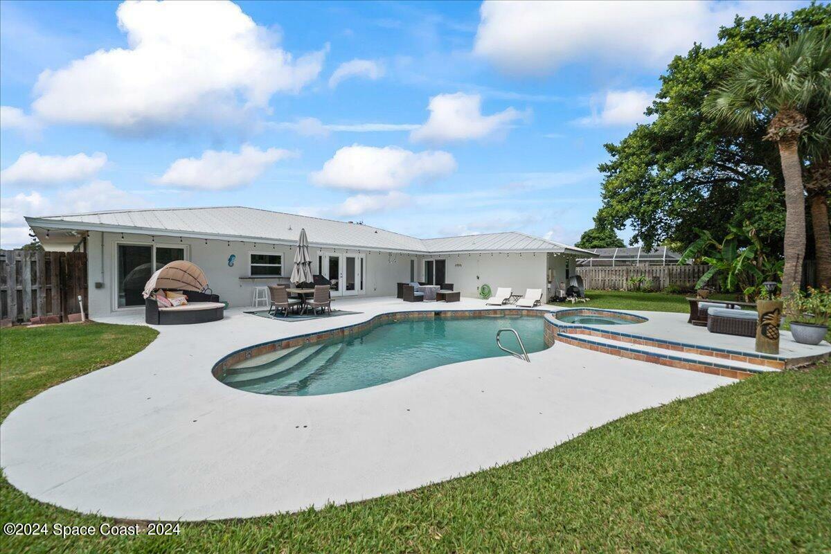 Property Photo:  504 Latania Palm Drive  FL 32903 