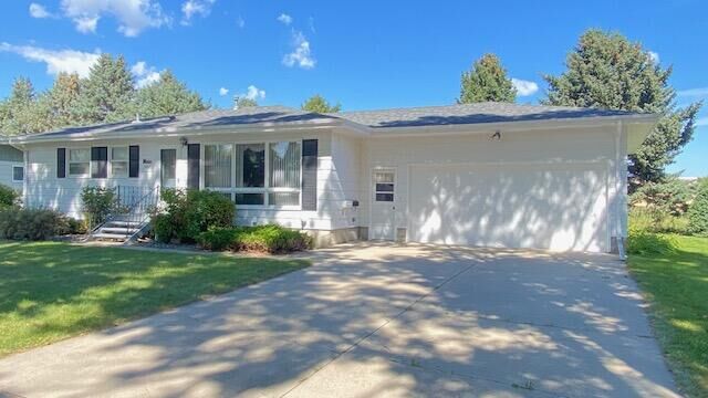 Property Photo: 1003 NE 12th Ave SD 57401