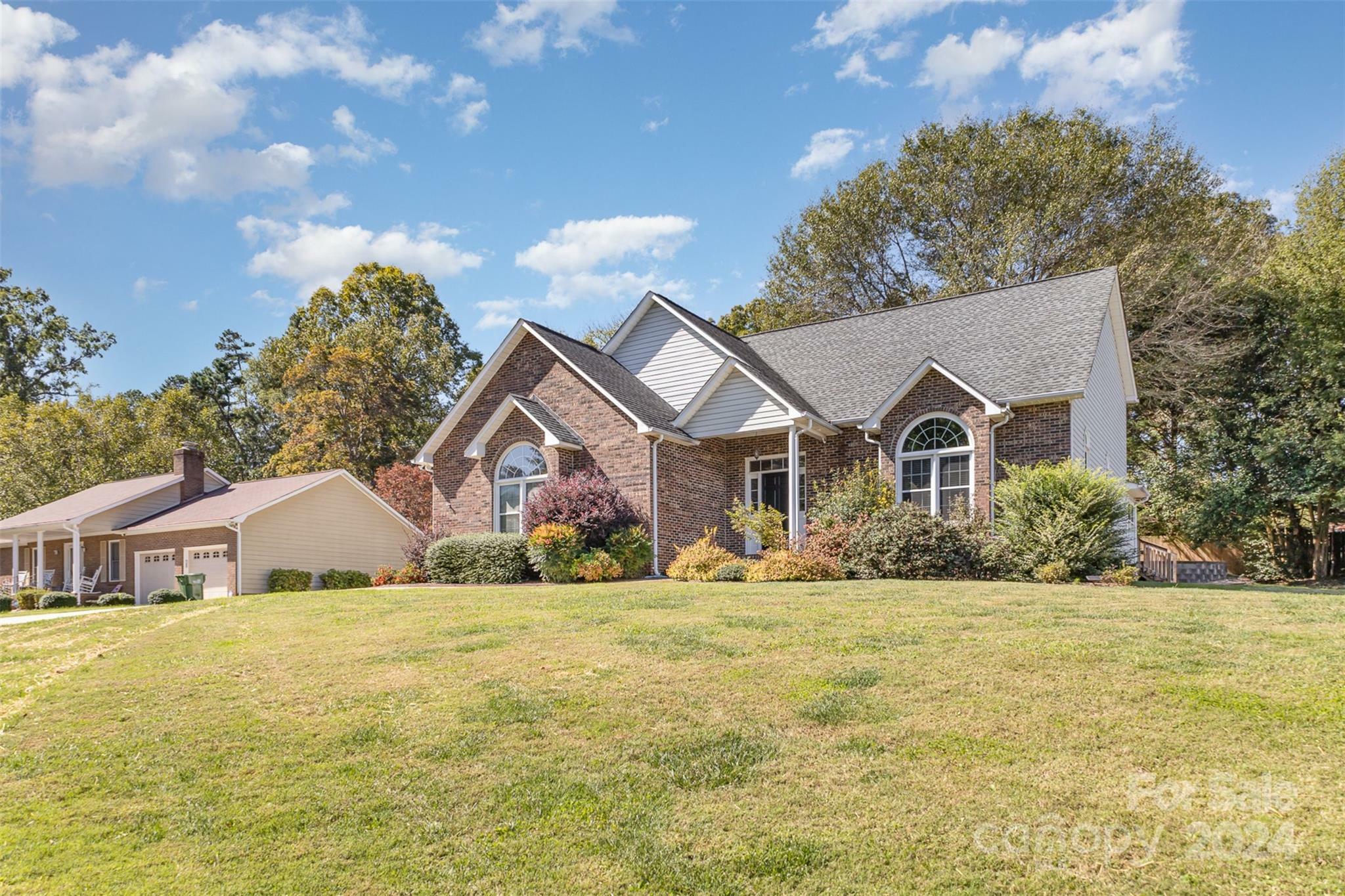 Property Photo:  545 Deerfield Drive  NC 28120 