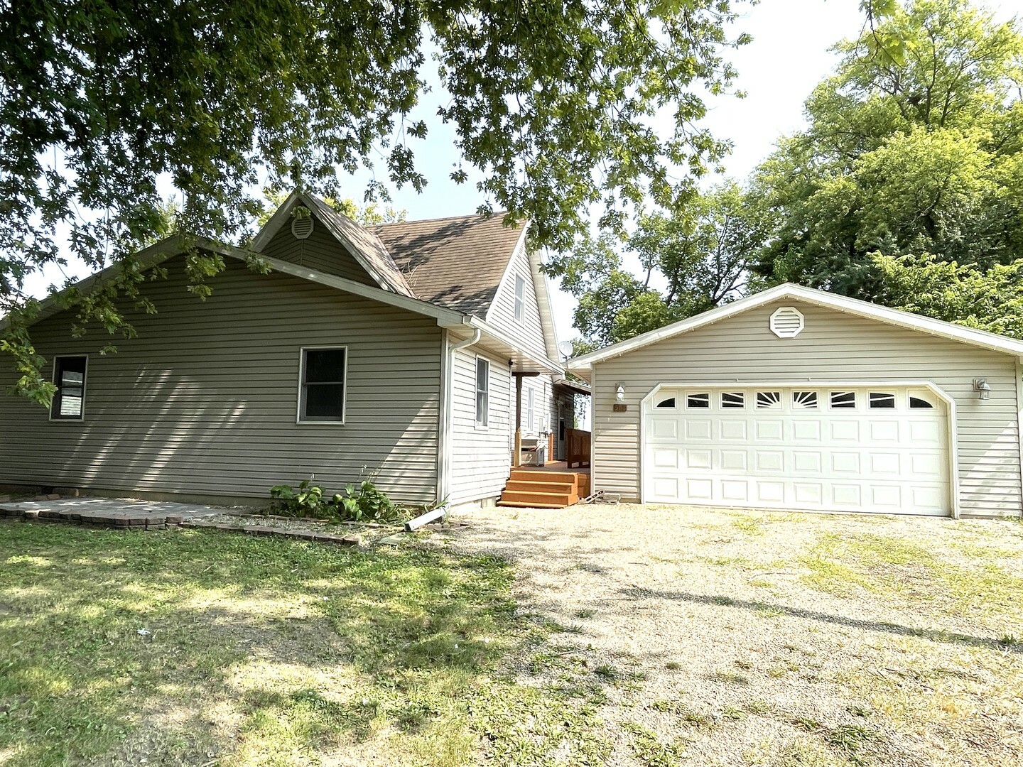 Property Photo:  508 S Isham Street  IL 61778 