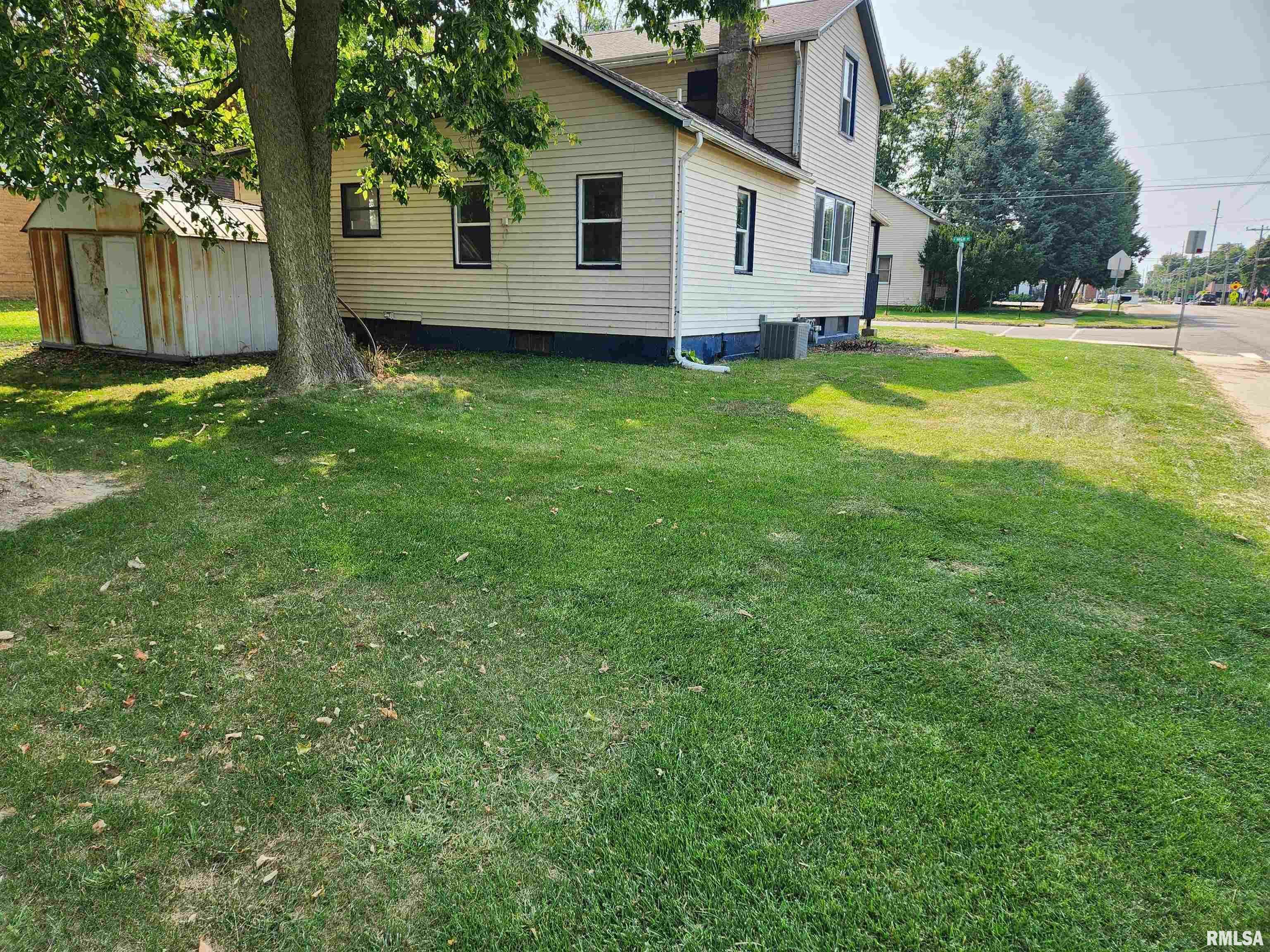 Property Photo:  102 E High Street  IL 61559 