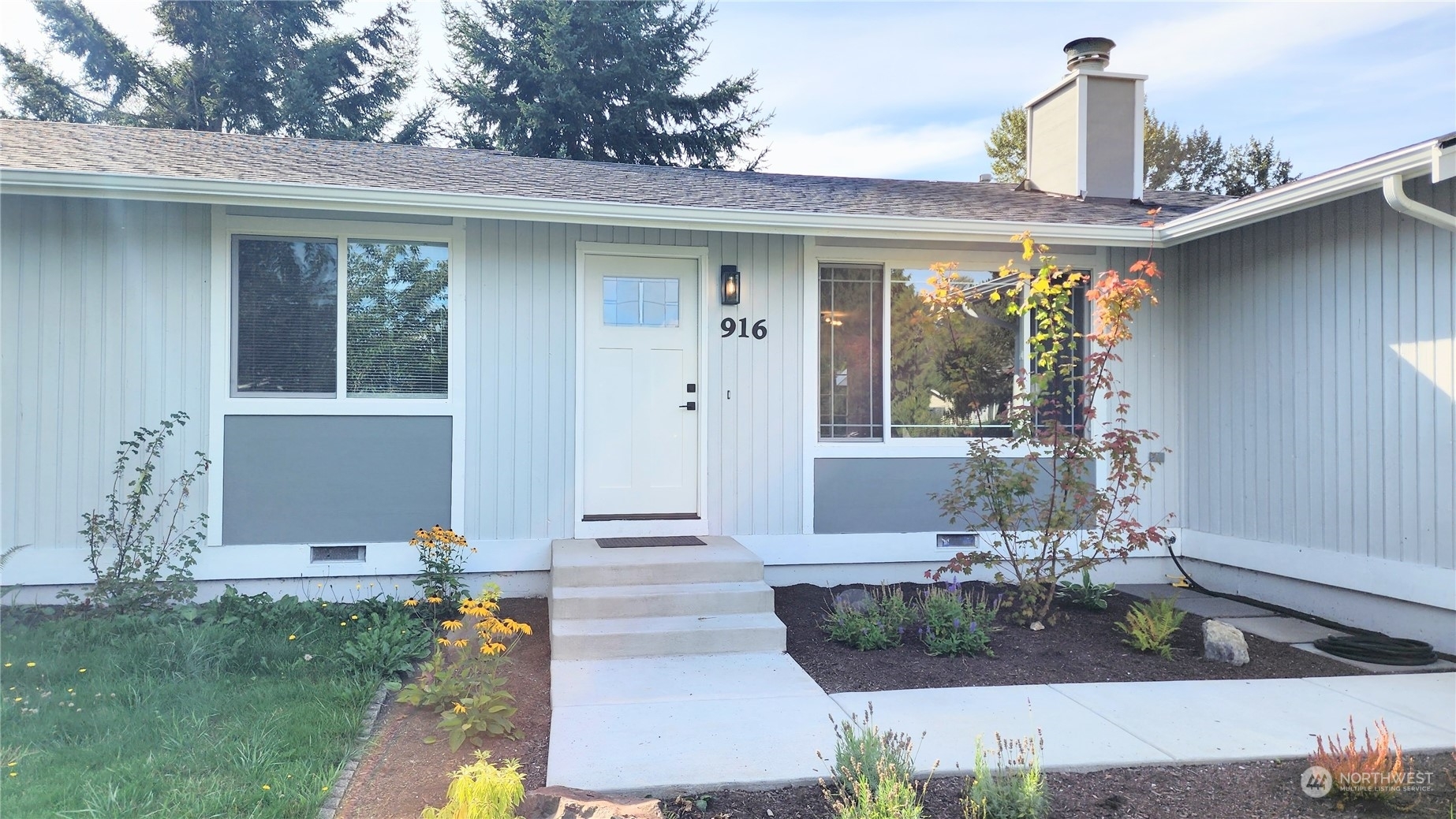 Property Photo:  916 116th Street SW  WA 98204 