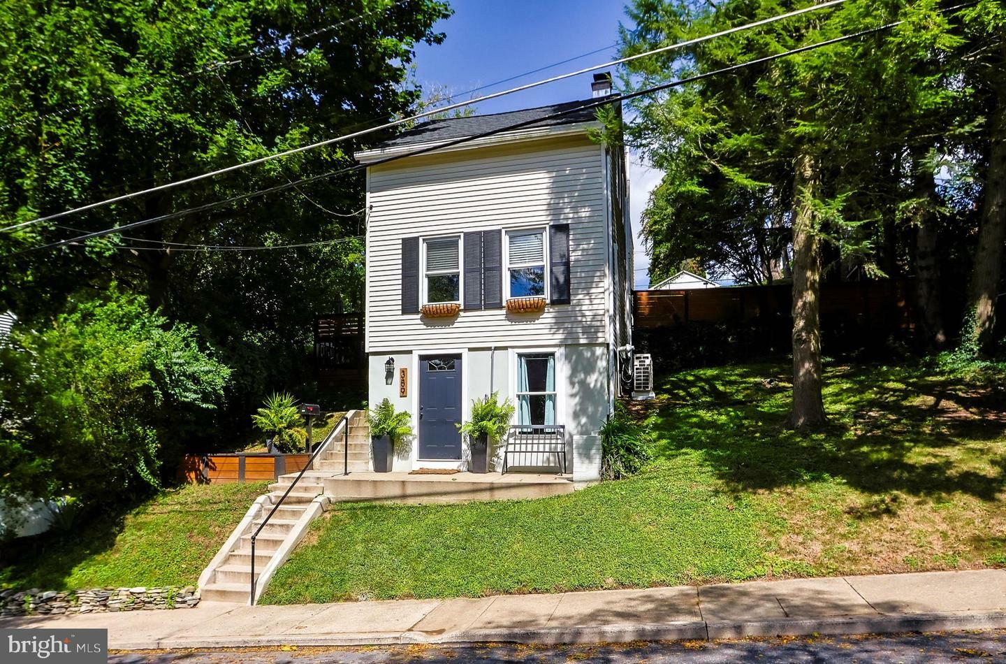 Property Photo:  389 W Nesquehoning Street  PA 18042 