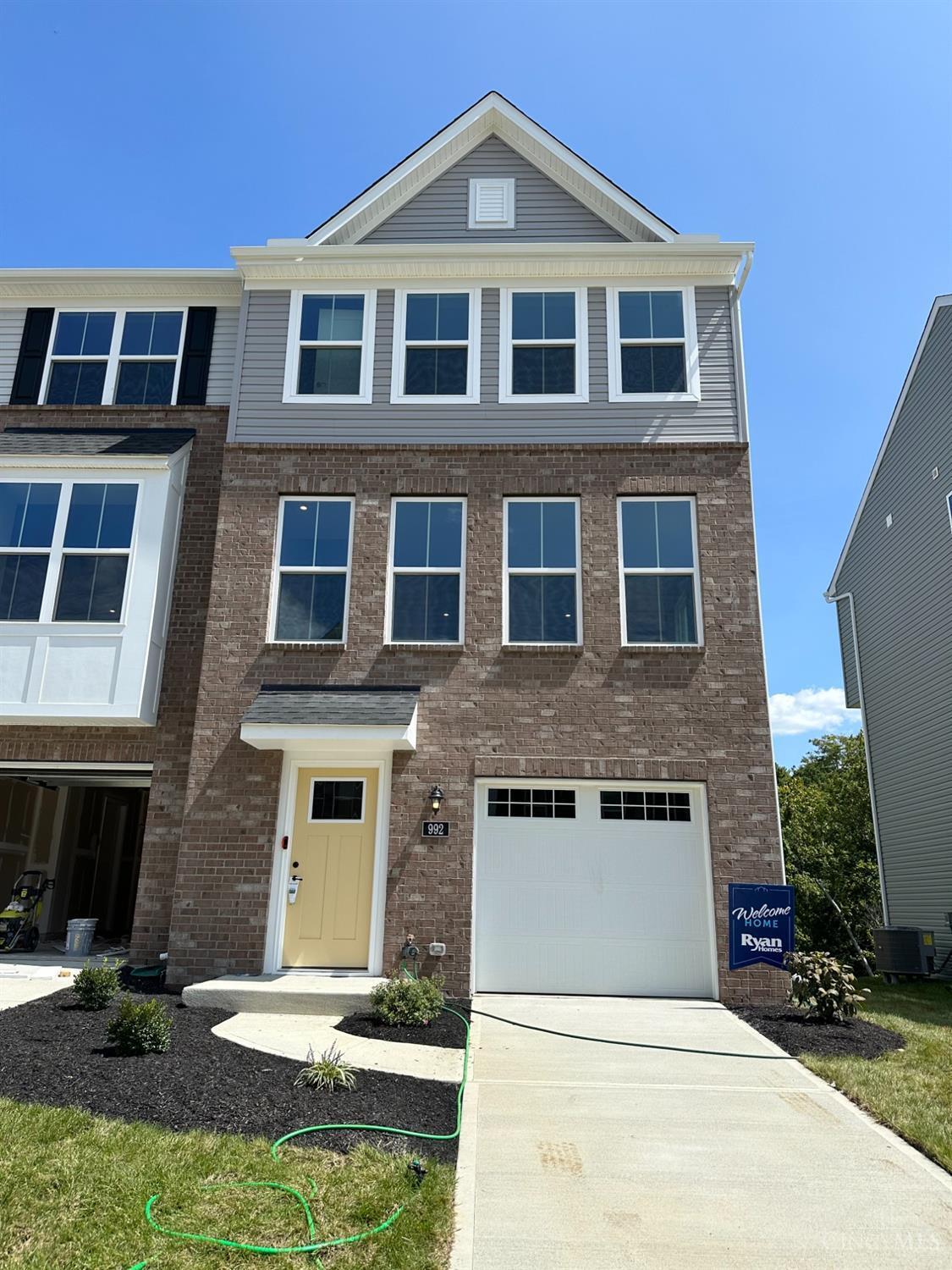 Property Photo:  