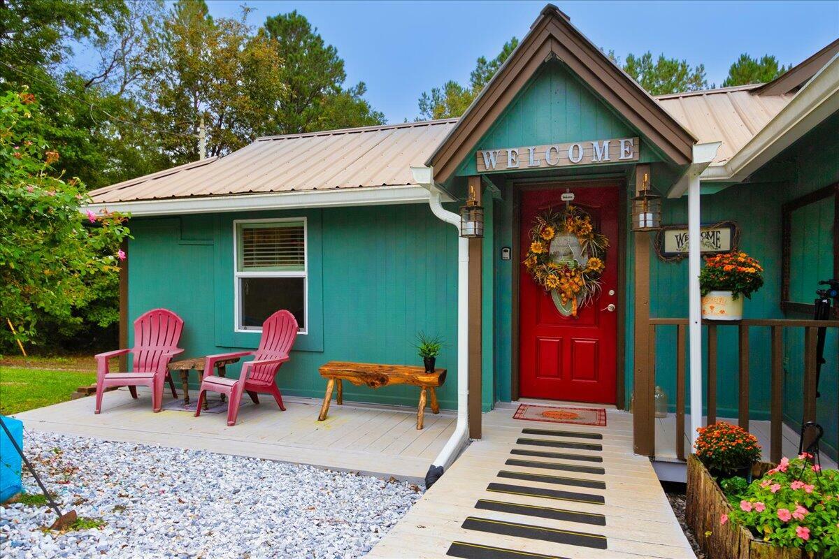 Property Photo: 1677 Crowder Chapel Road FL 32539