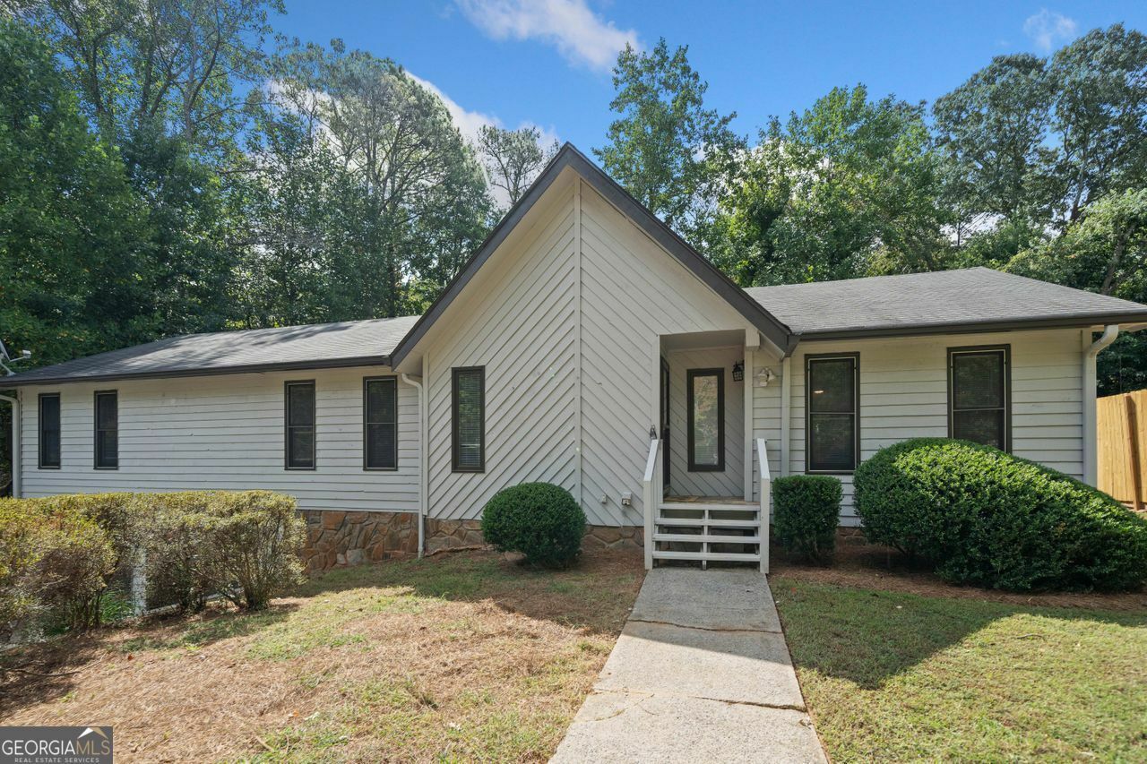 Property Photo:  1315 Shiloh Trail East NW  GA 30144 