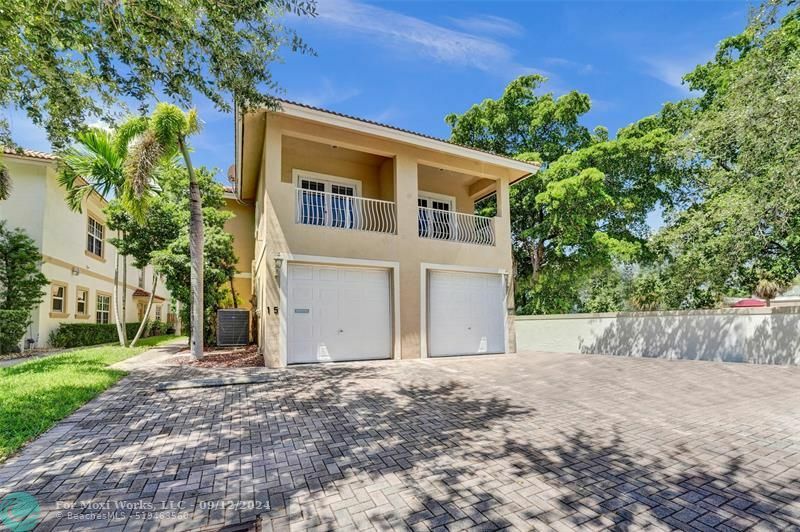 Property Photo:  15 SE 19th Ave  FL 33060 