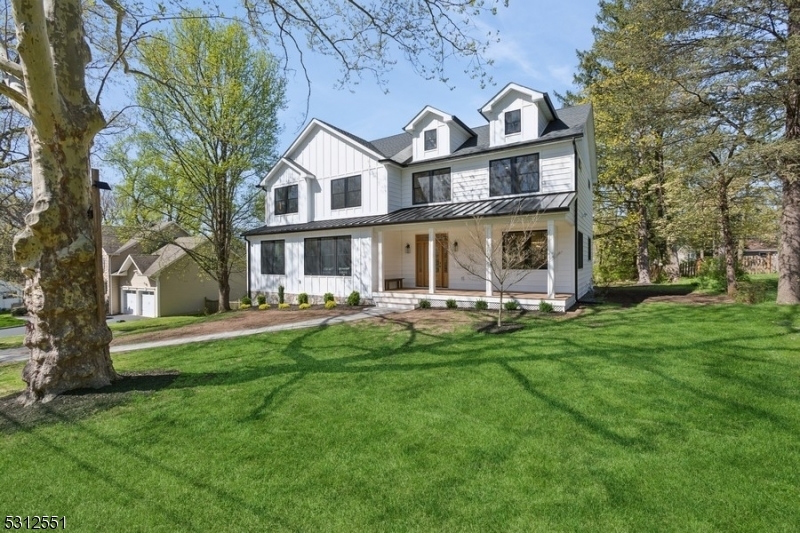 Property Photo:  4 Kenwood Ln  NJ 07932 