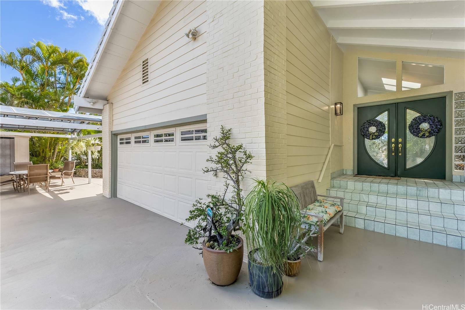 Property Photo:  1080 Kaumoku Street  HI 96825 