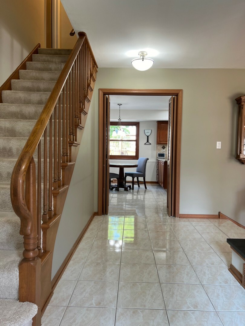 Property Photo:  1212 W Glenn Lane  IL 60056 