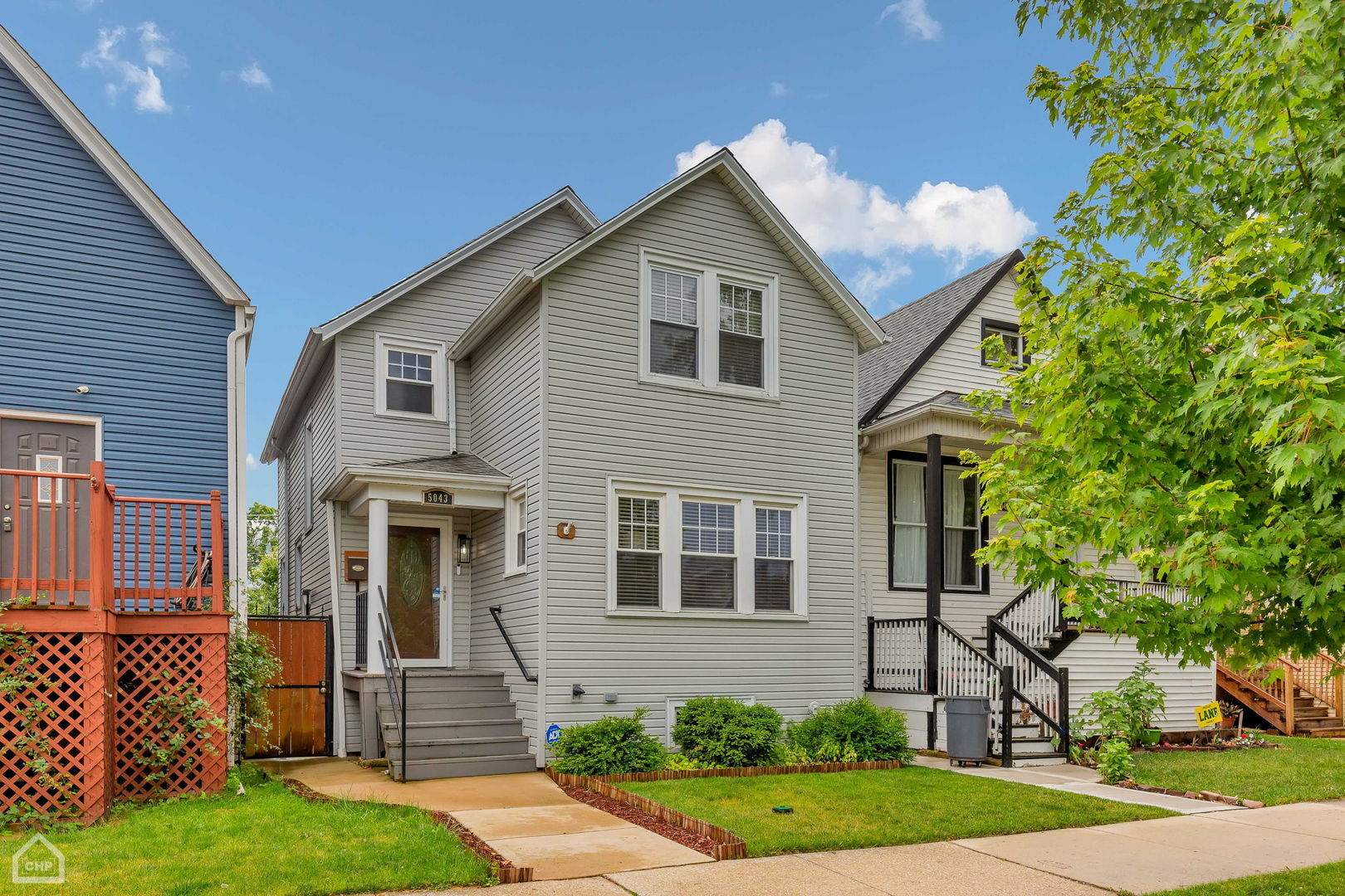 Property Photo:  5043 W Byron Street  IL 60641 