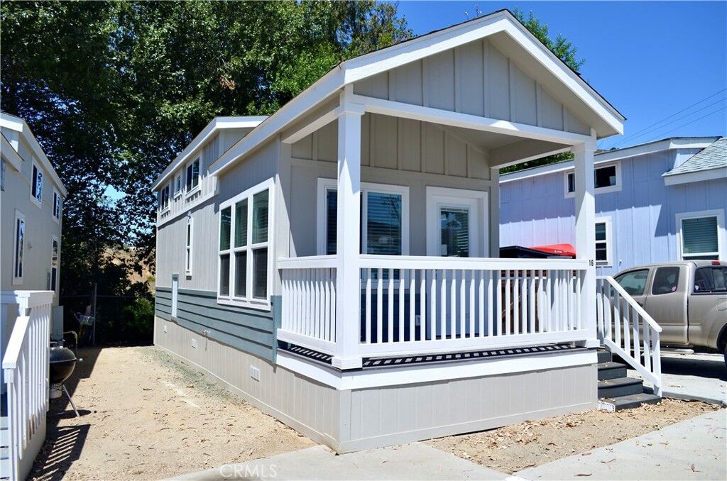 Property Photo: 274 Higuera Street 16 CA 93401