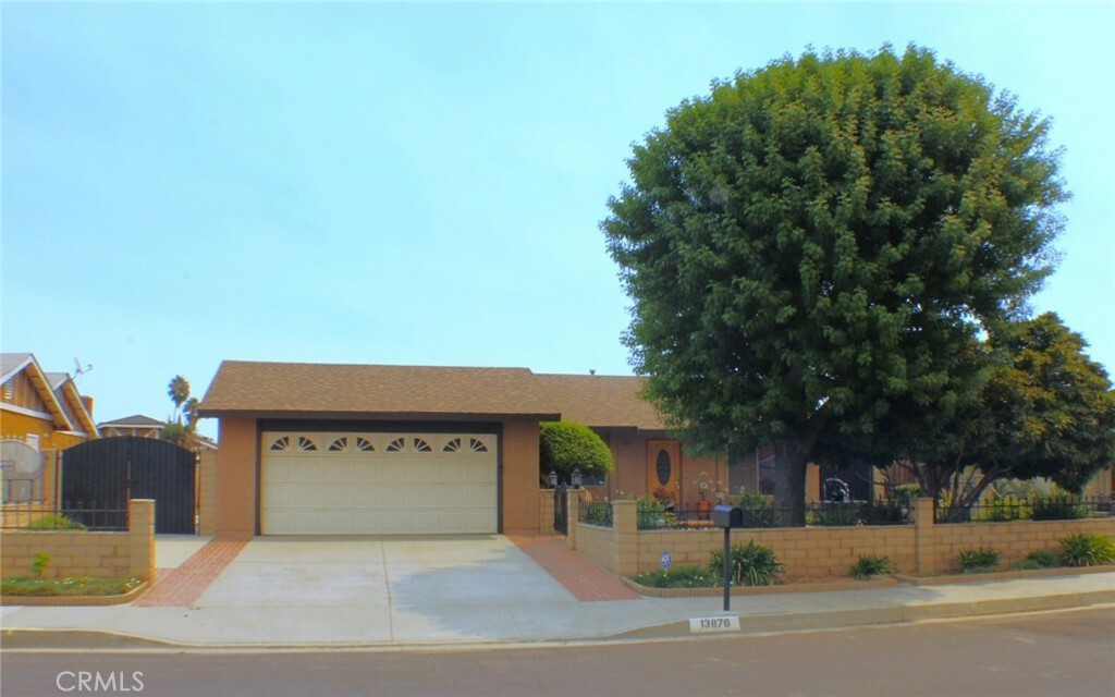 Property Photo:  13876 Flaming Arrow Drive  CA 92553 