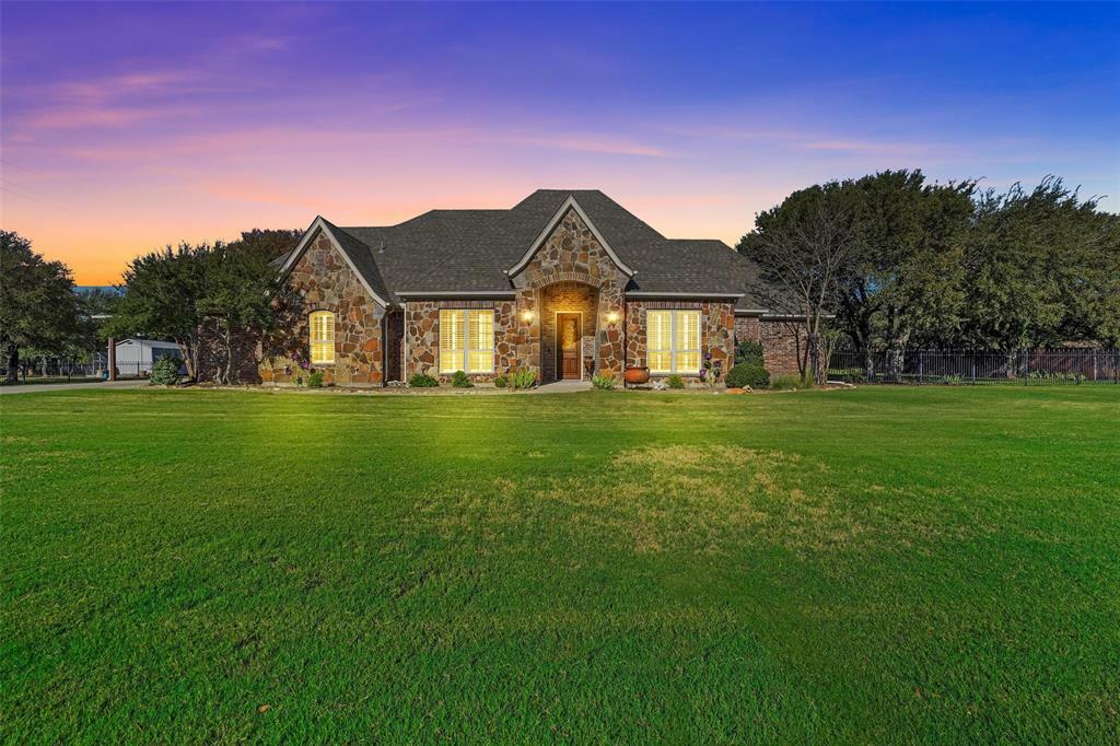 Property Photo: 103 Harvestwood Lane TX 76008