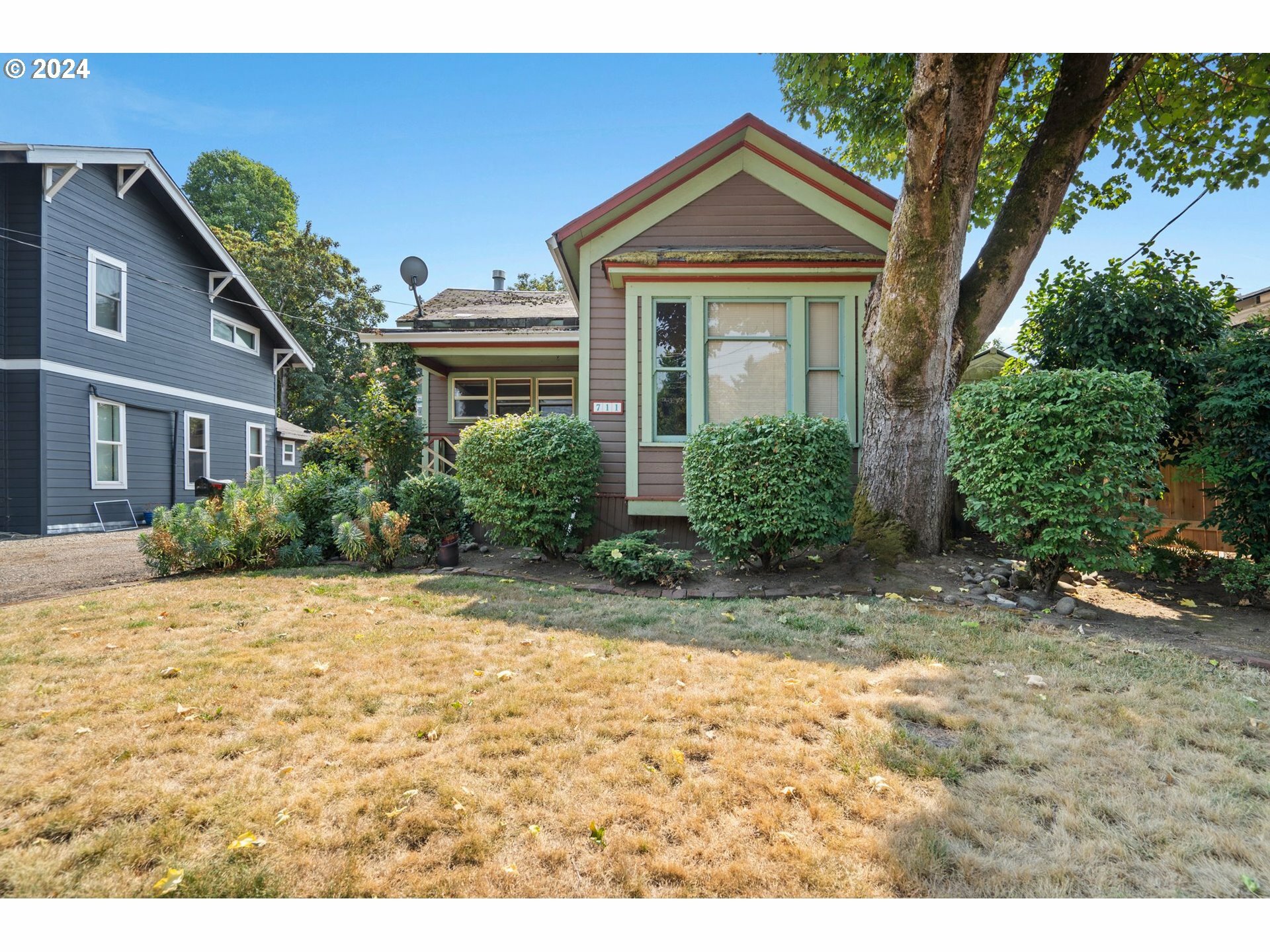 Property Photo:  711 W 17th St  WA 98660 