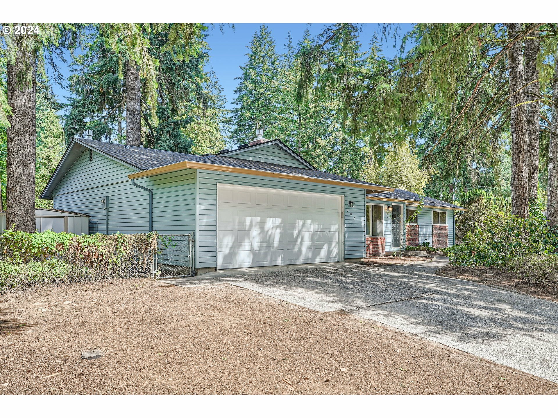 Property Photo:  307 NE Hearthwood Blvd  WA 98684 