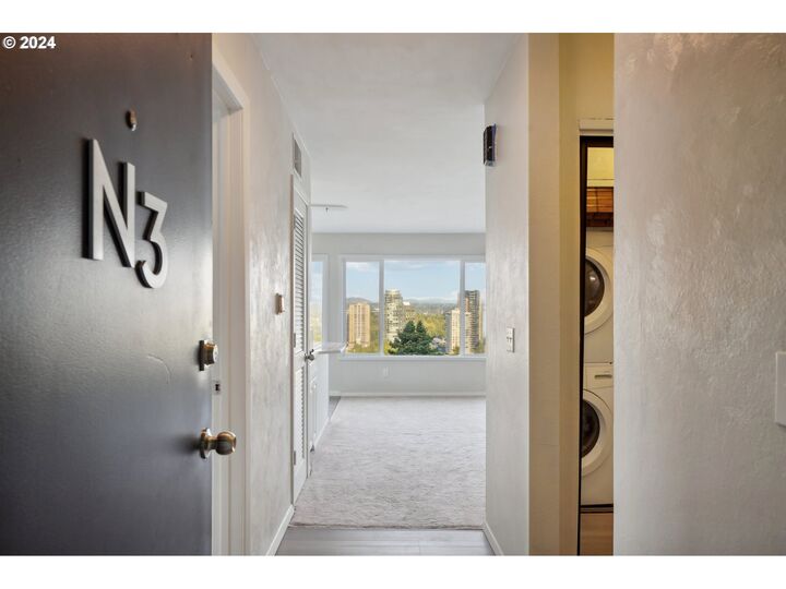 Property Photo:  3515 SW Barbur Blvd N-3  OR 97239 