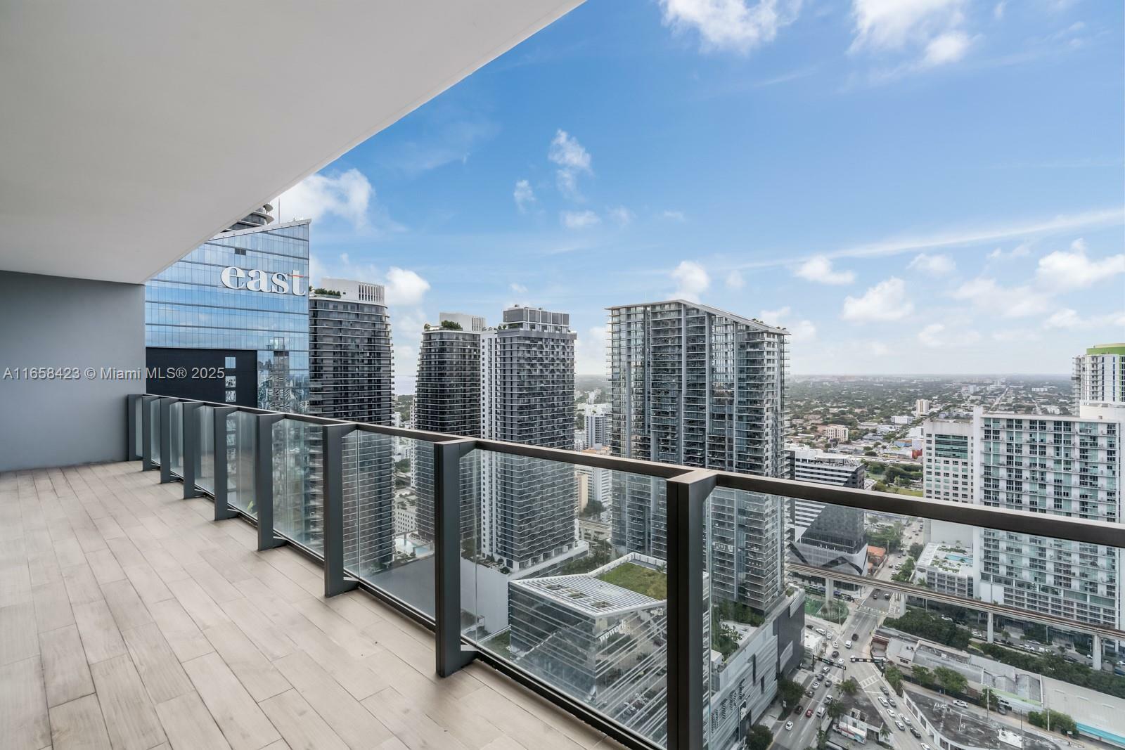 Property Photo: 68 SE 6th St 3706 FL 33131