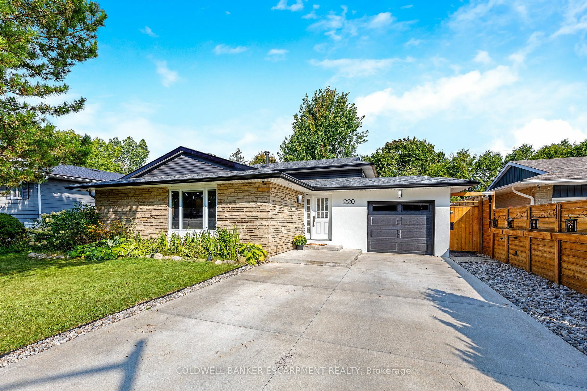 220 Elmore Dr  Halton Hills ON L7J 1T5 photo