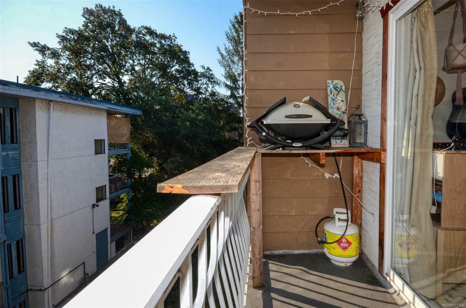 Property Photo: 1116 Queens Ave 204 BC V8T 1M9