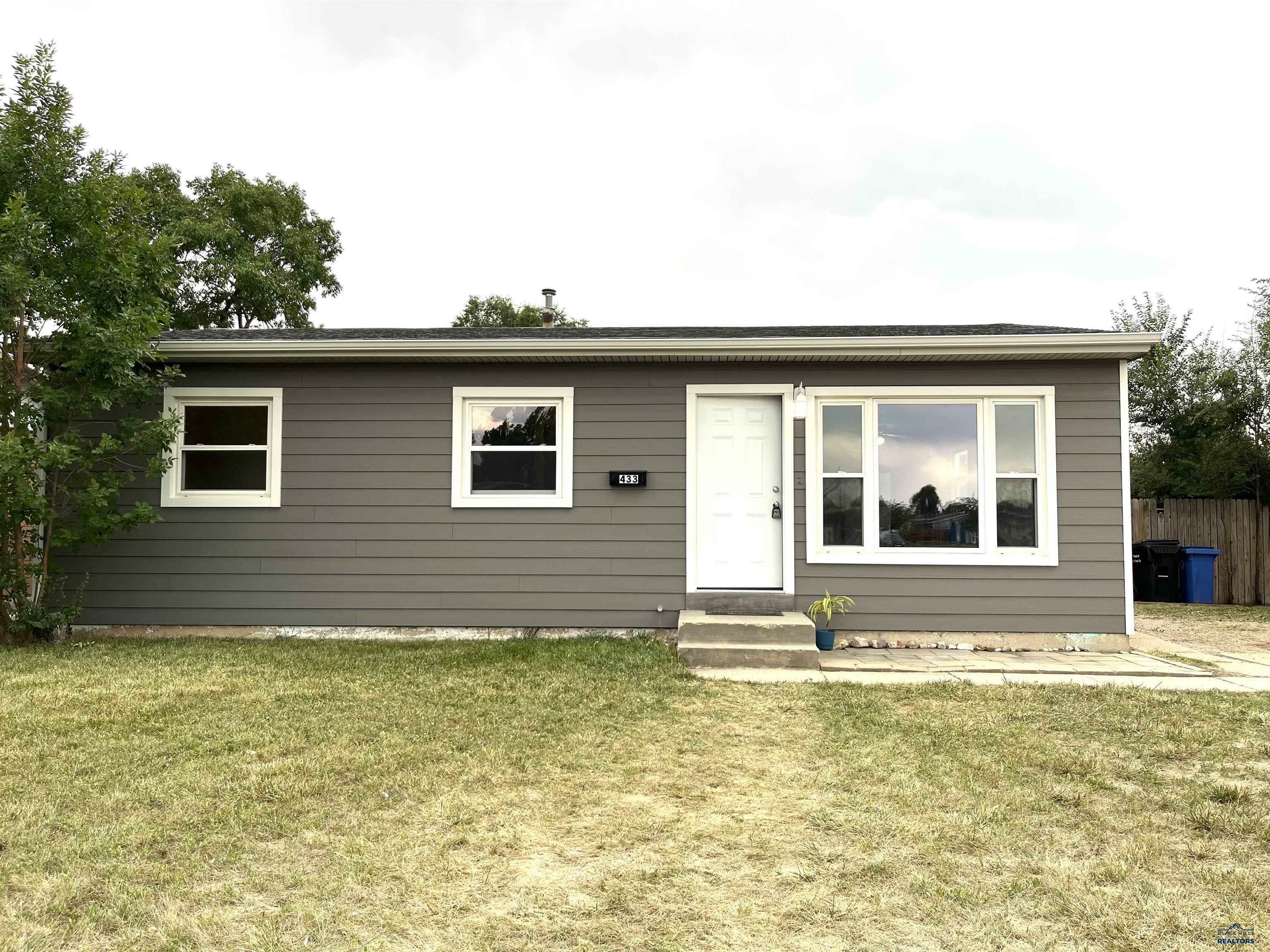 Property Photo:  433 E Anamosa  SD 57701 