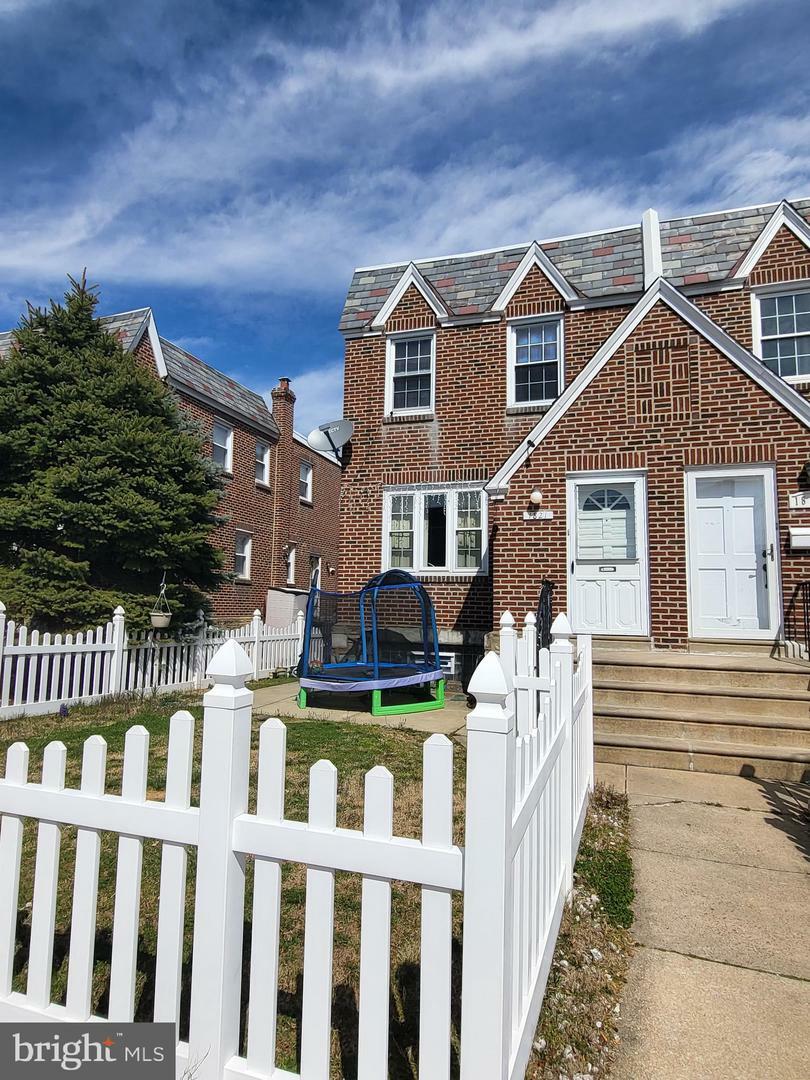 Property Photo:  1821 Benson Street  PA 19152 