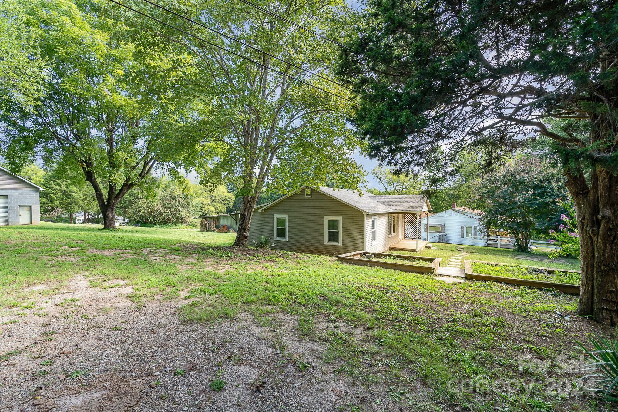 Property Photo:  2965 17th Avenue  NC 28658 