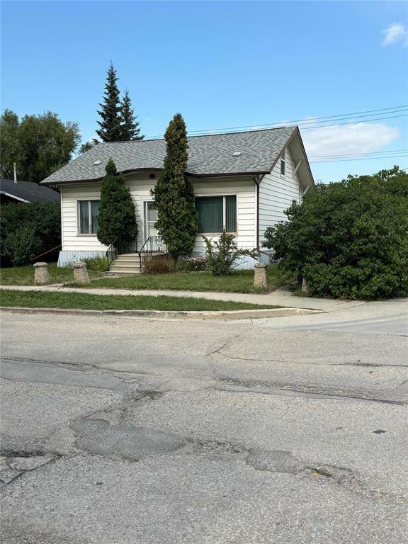 201 Margaret Avenue  Winnipeg MB R2V 1T3 photo