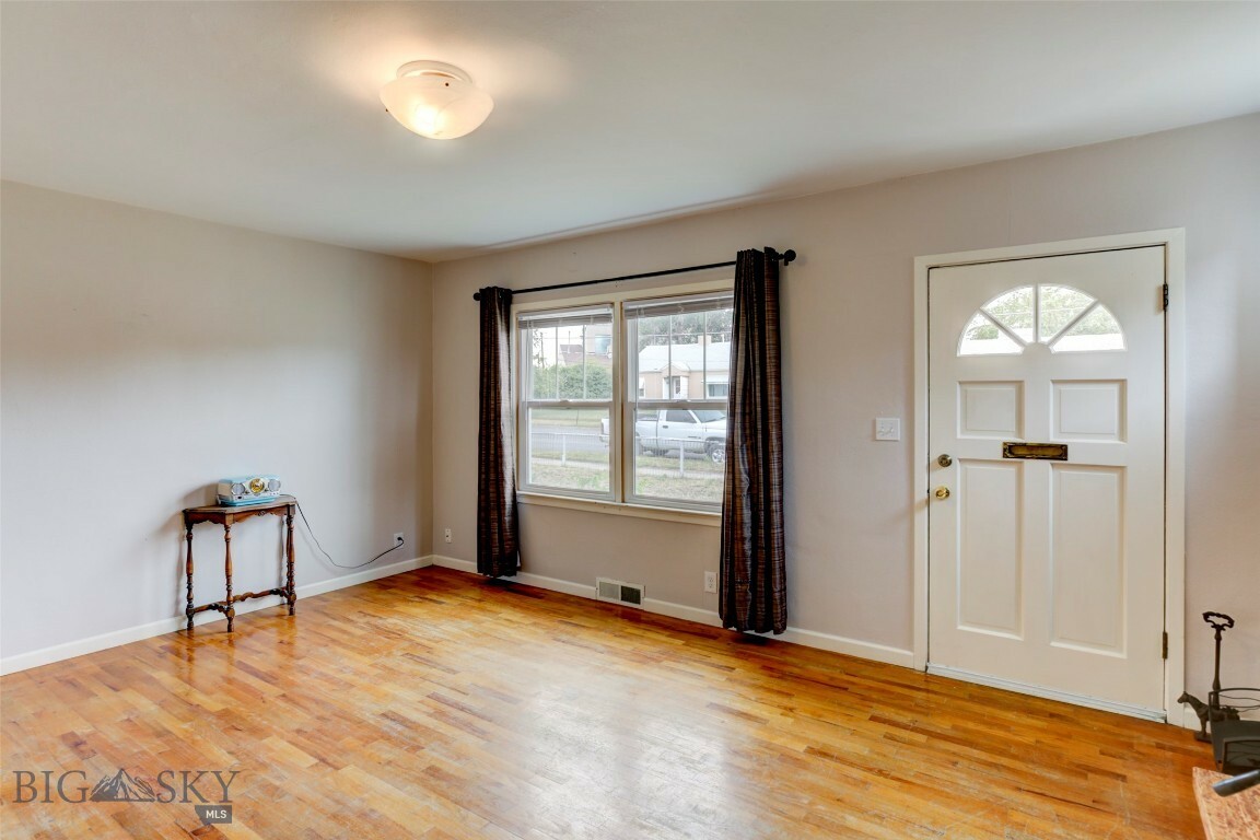 Property Photo:  1305 W Geyser Street  MT 59047 