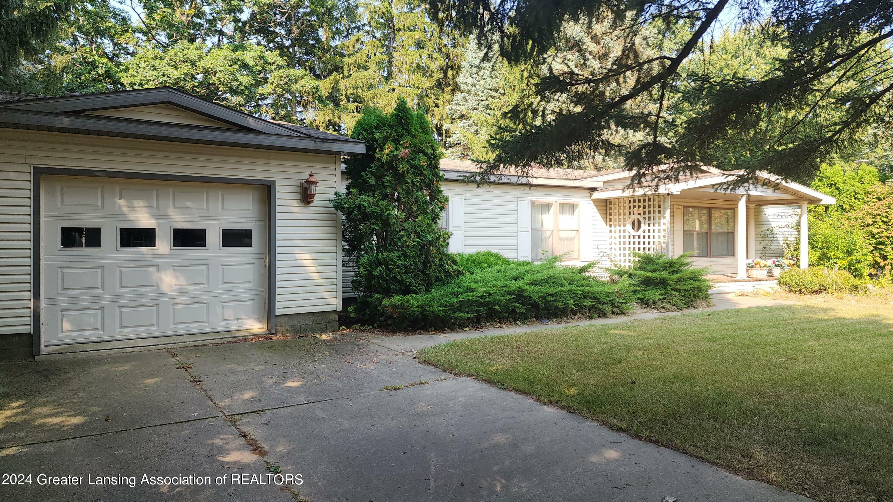 Property Photo:  319 N Knowlton Street  MI 48831 