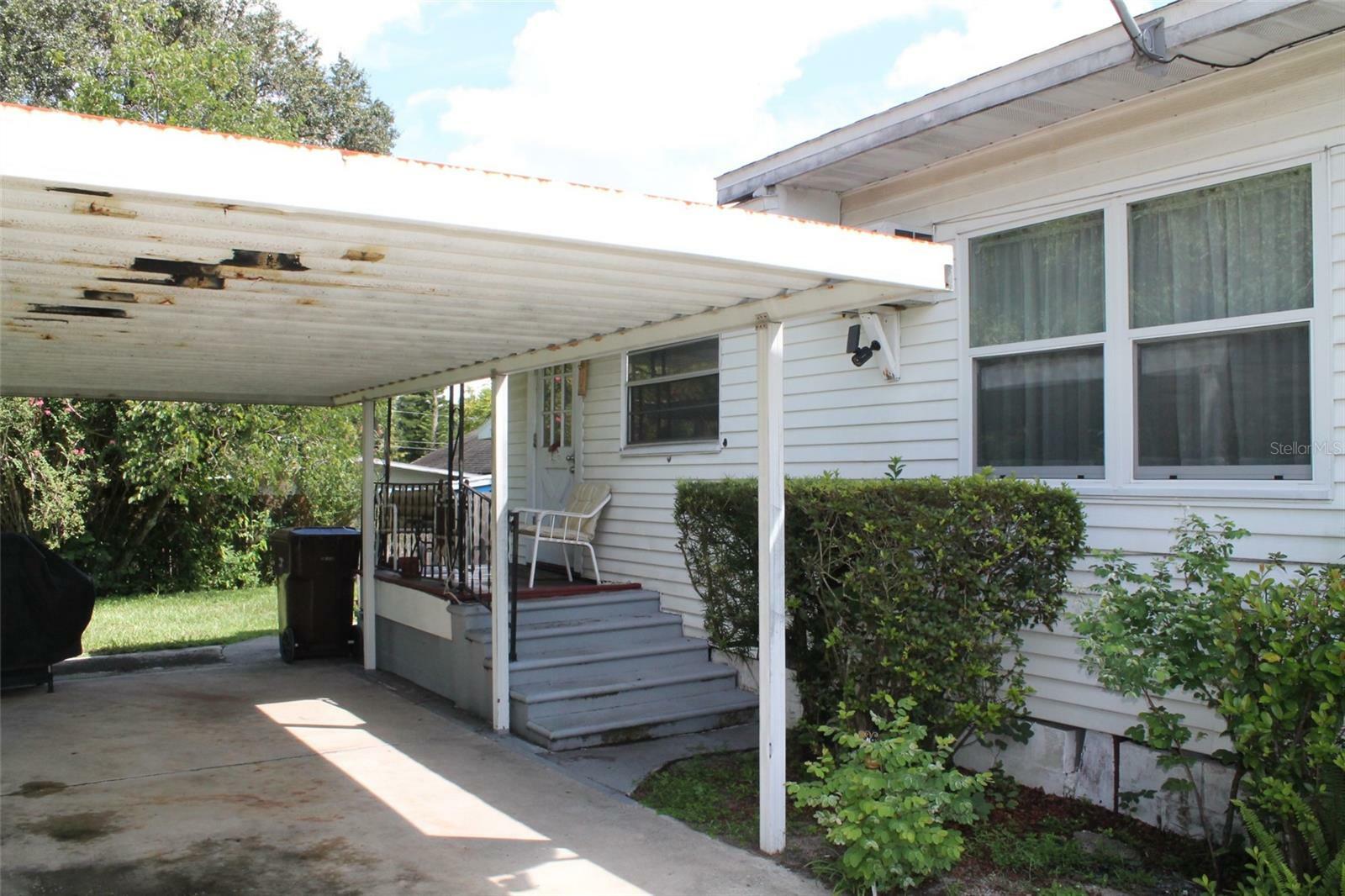 Property Photo:  320 W Bullard Avenue  FL 33853 