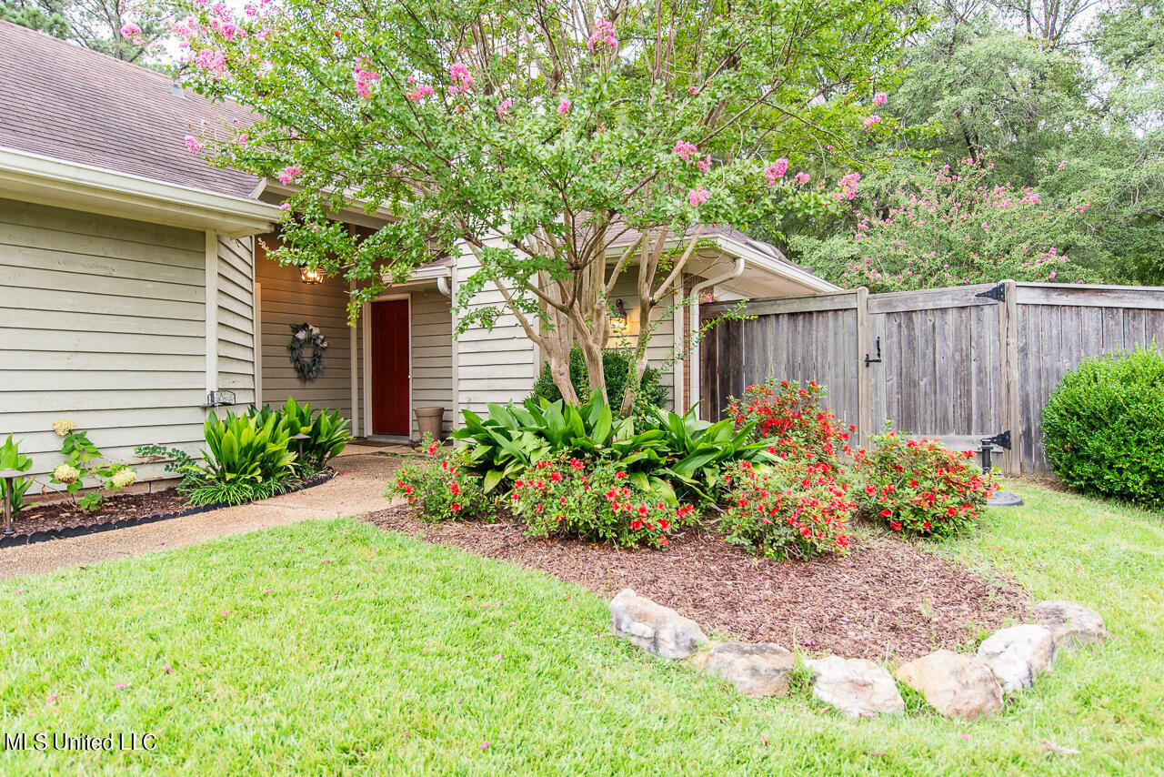 Property Photo:  505 Bedford Circle  MS 39110 