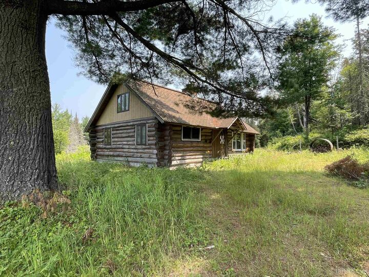 Property Photo:  26497 US 41 Road  MI 49919 