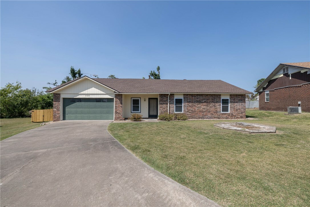 Property Photo:  2723 W Ash Street  AR 72758 