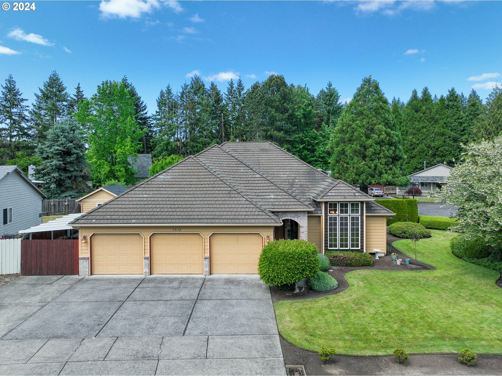 Property Photo: 7613 NE Meadows Dr WA 98662