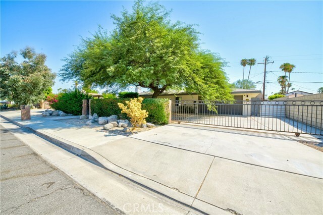 Property Photo:  642 S Mountain View Drive  CA 92264 