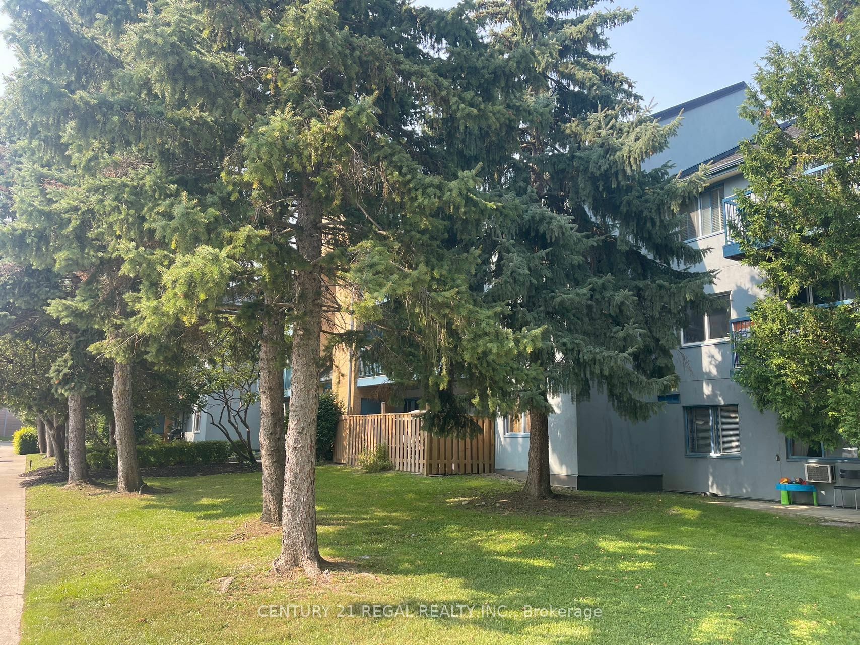 Photo de la propriété:  95 Trailwood Dr 934  ON L4Z 3L2 