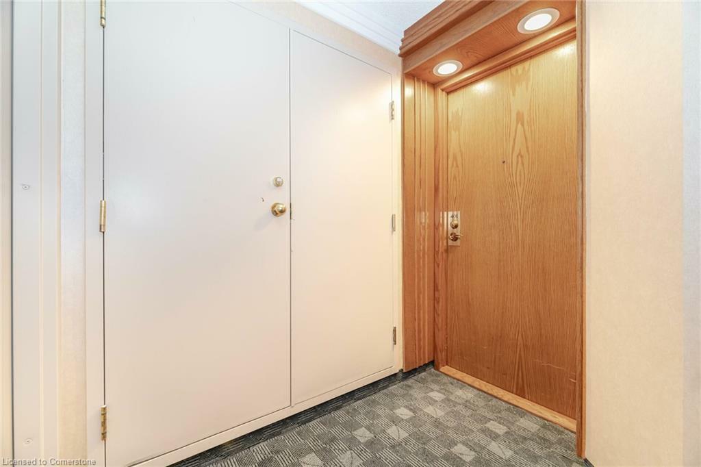 Property Photo:  18 Hollywood Avenue 401  ON M2N 6P5 