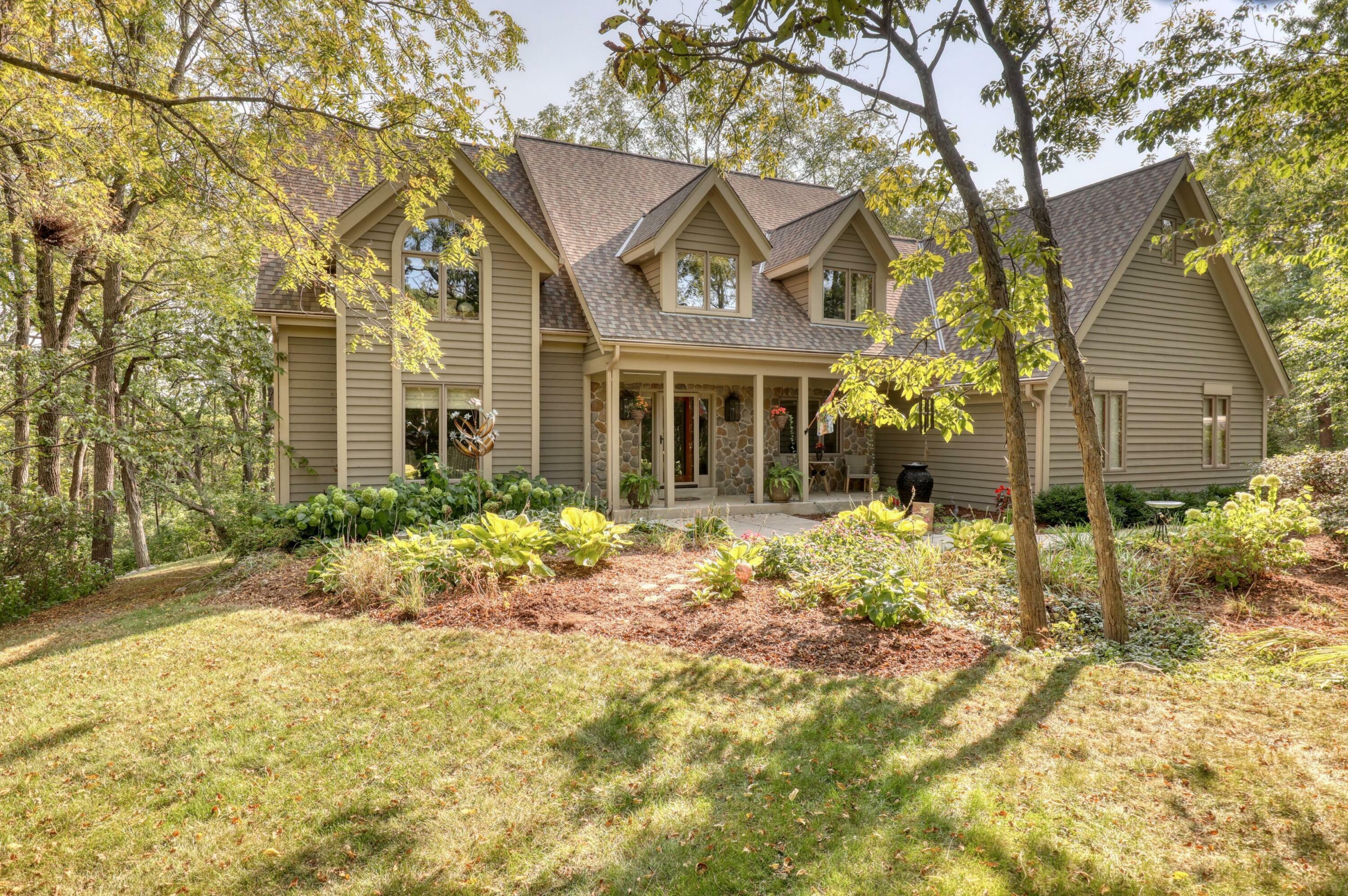 Property Photo: N1w31353 Hickory Hollow Ct WI 53018