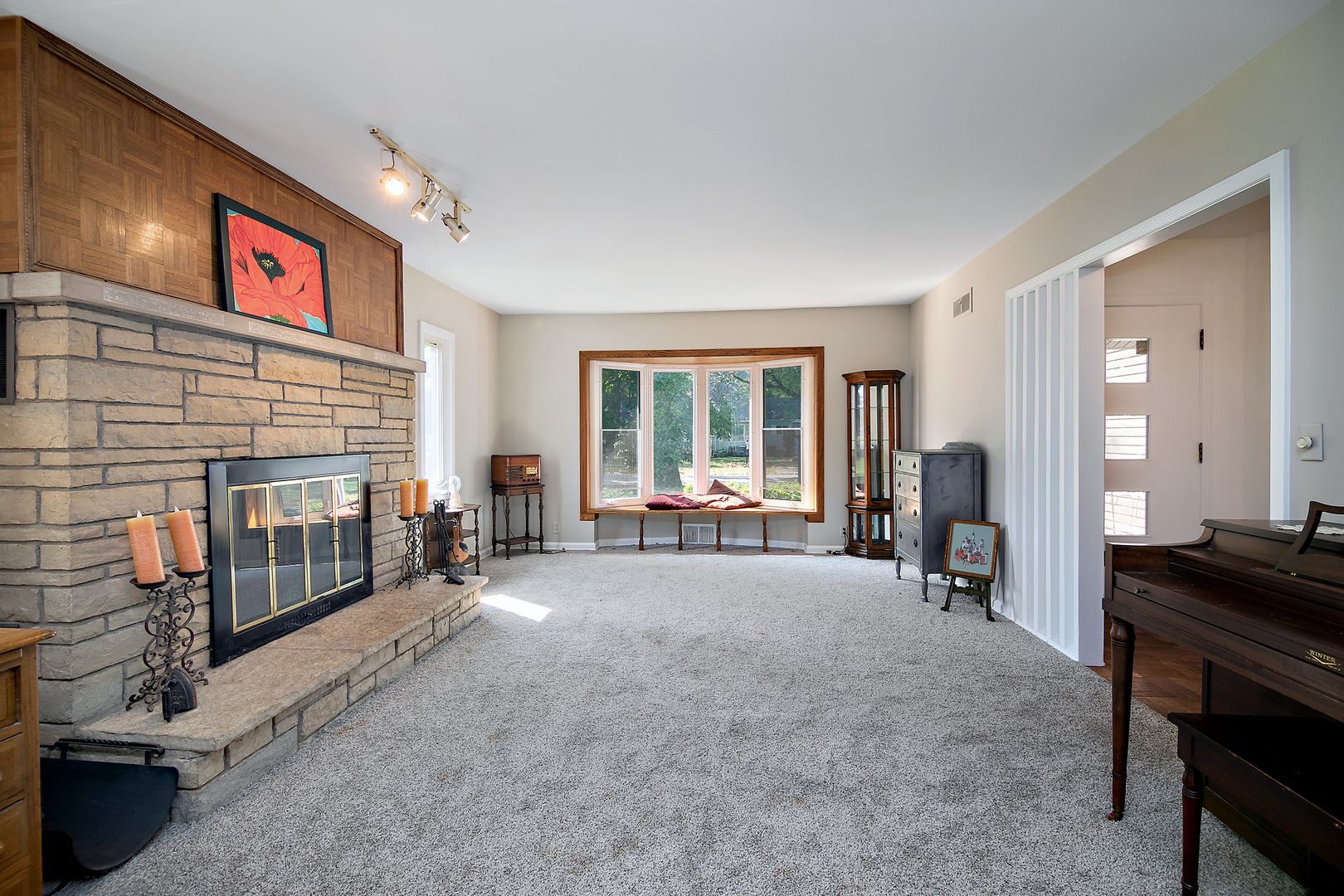 Property Photo:  646 S Small Avenue  IL 60901 