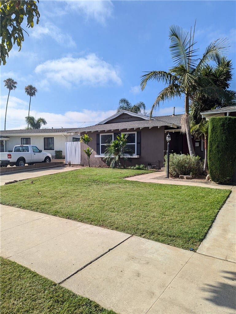 Property Photo:  2608 E Rose Avenue  CA 92867 