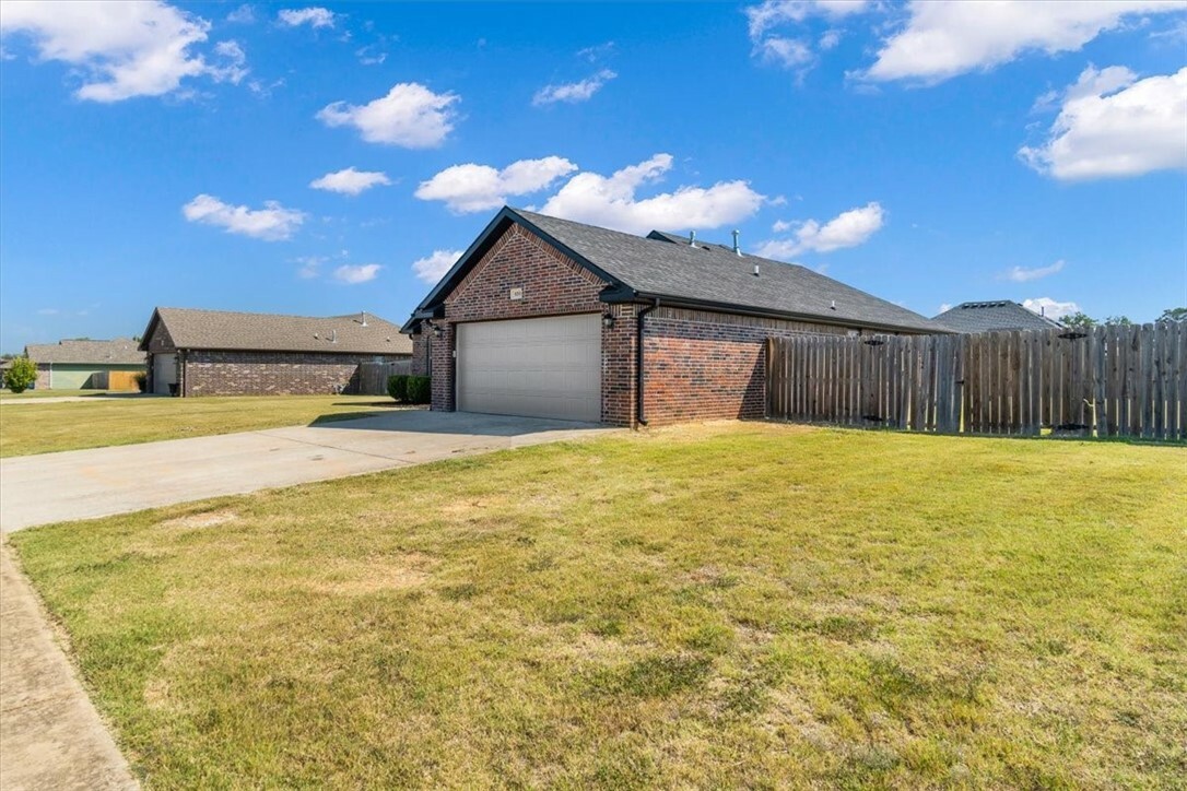 Property Photo:  820 Washburn Drive  AR 72751 