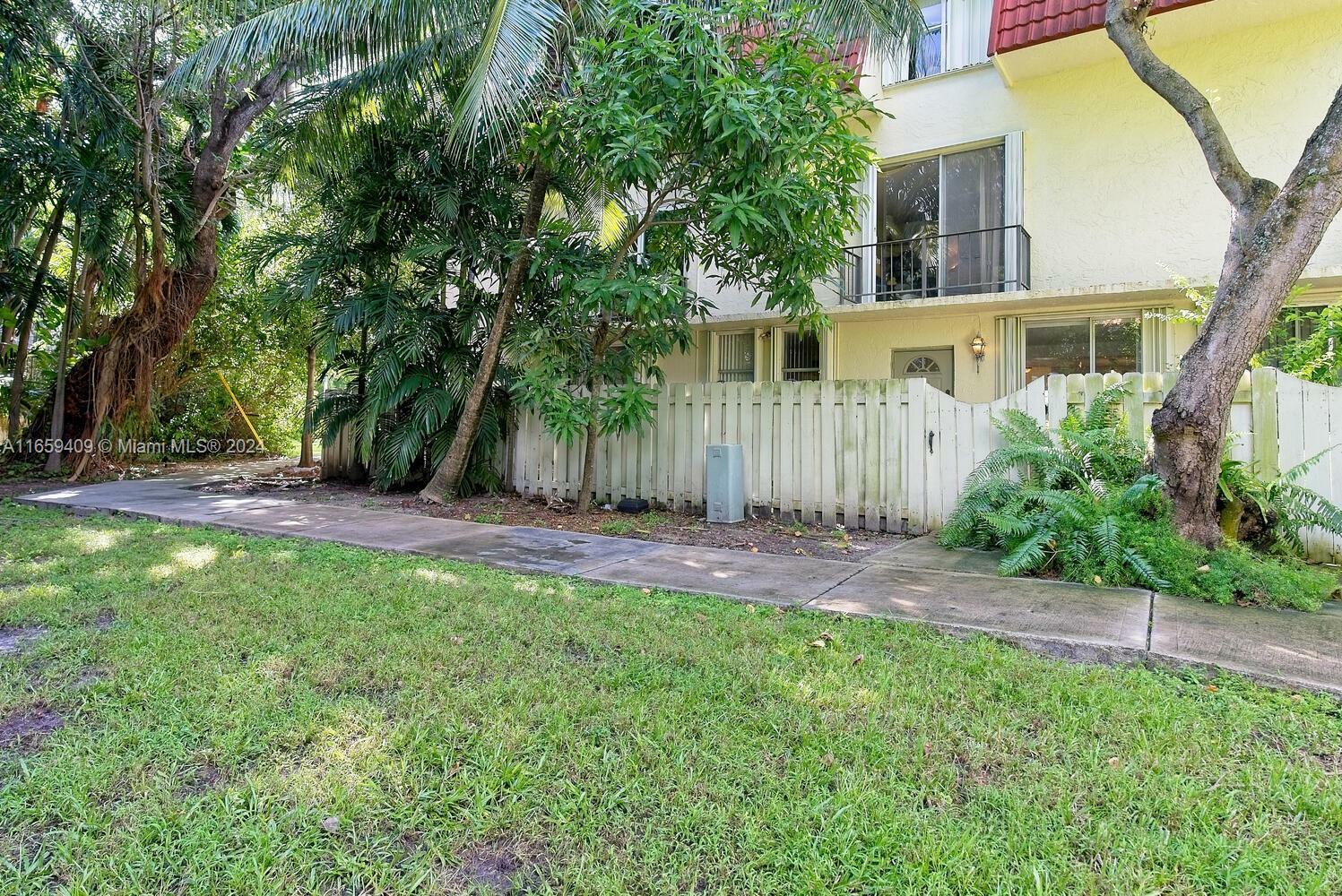 Property Photo:  1655 NE 115th St 7B  FL 33181 