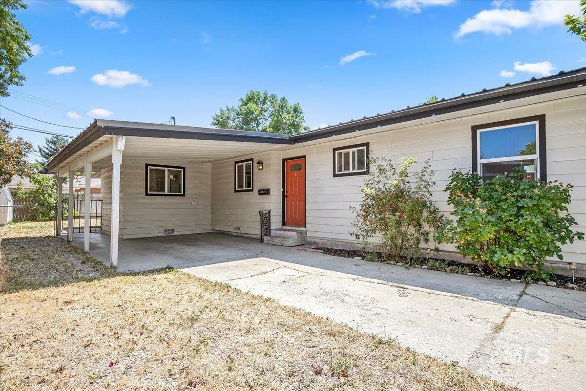 Property Photo:  1402 S Brooklawn  ID 83709 