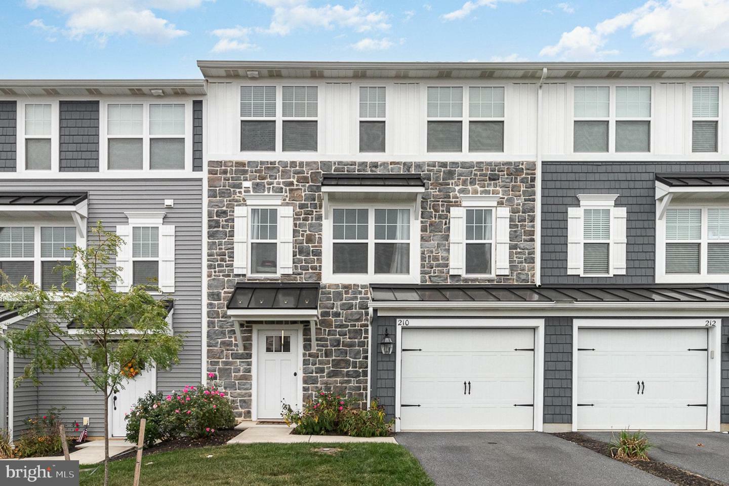 Property Photo:  210 Highland Court  PA 17003 