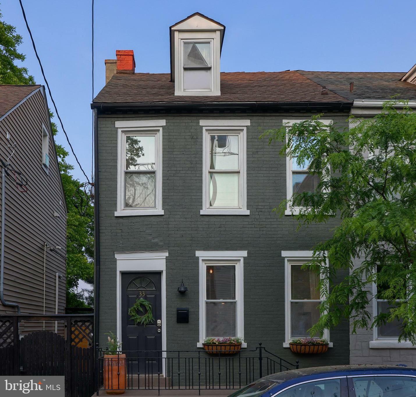 Property Photo:  33 N Mary Street  PA 17603 