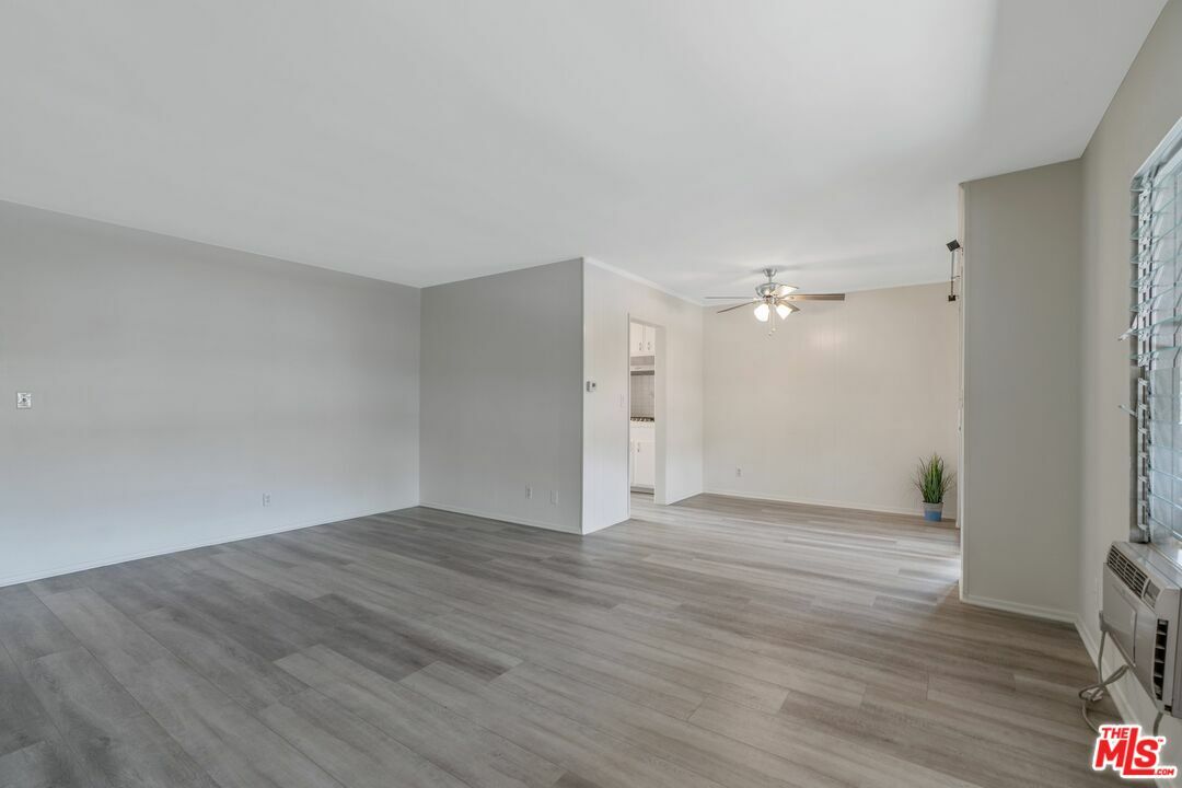 Property Photo:  432  S Sherbourne Dr 3  CA 90048 