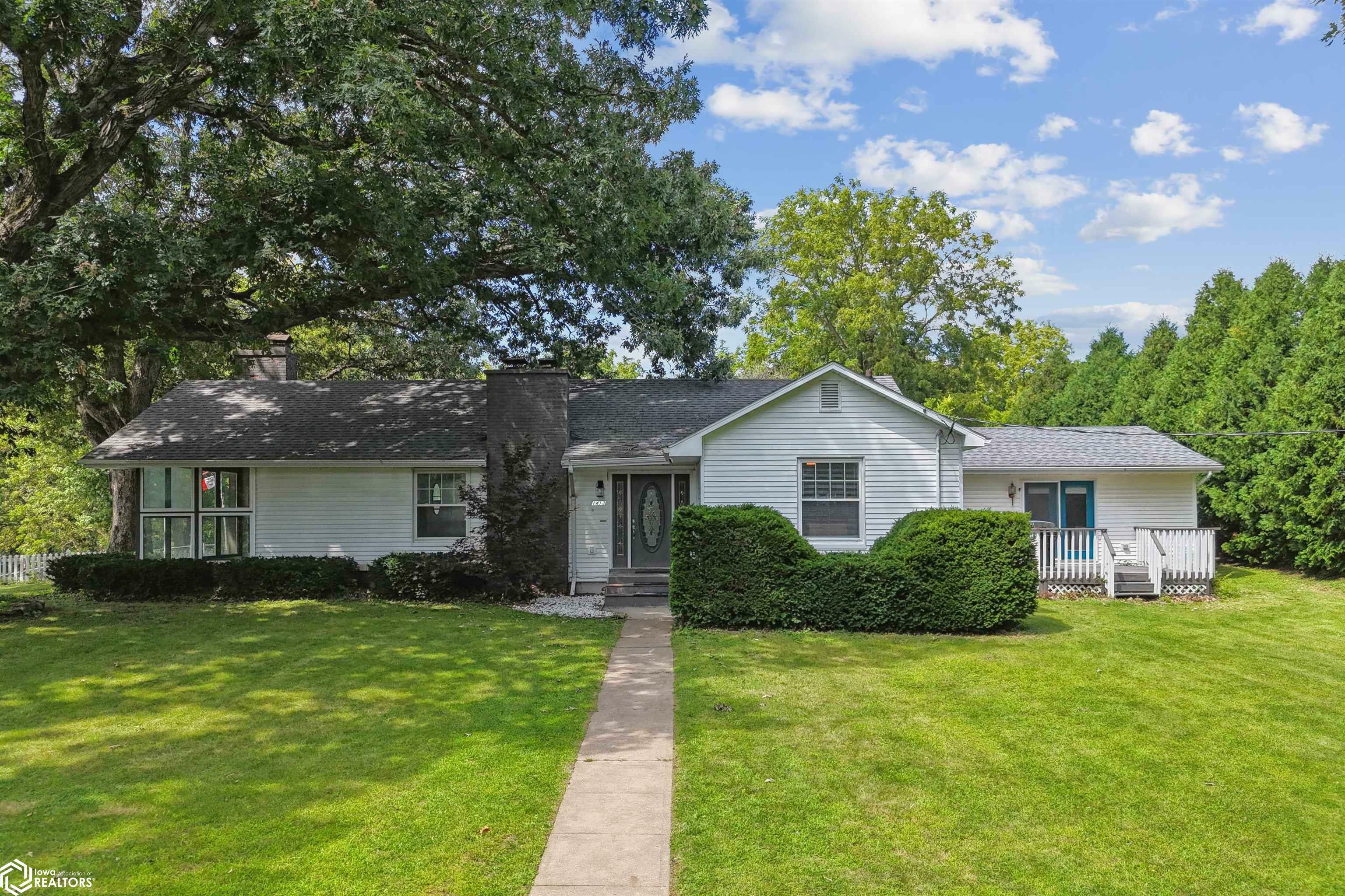 Property Photo:  1413 Agency Street  IA 52601 