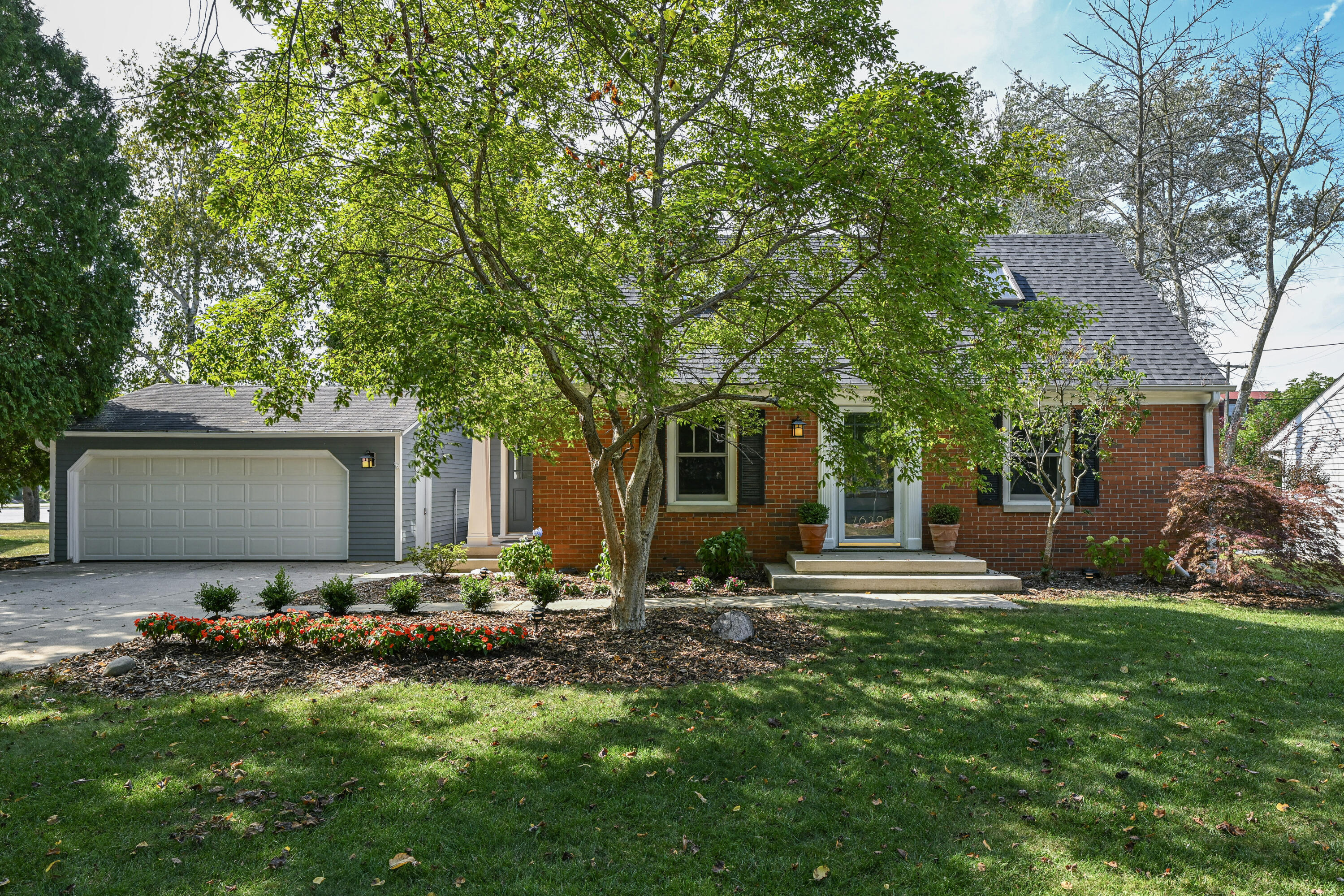 Property Photo:  7629 N Seneca Rd  WI 53217 
